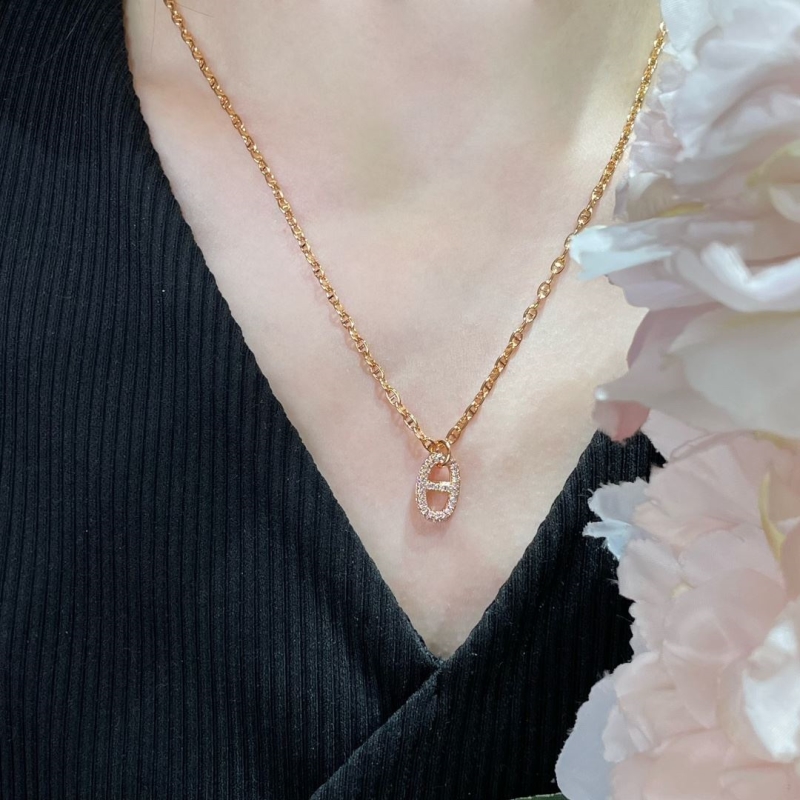 H**me5 necklaces